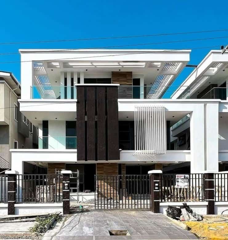 Nestled in an exclusive neighbourhood, this luxury family home captivates with its abundant lifestyle allure — 5 beds, 5 baths ₦845,000,000.00 Lekki Phase 1, Lekki, Lagos +234 8050480659 Features