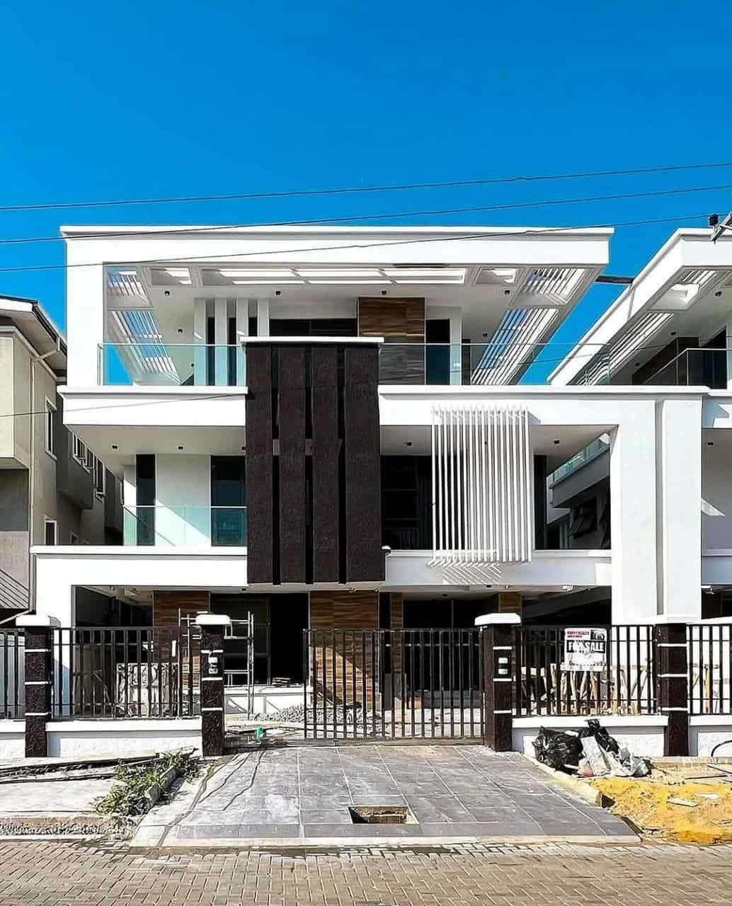 Nestled in an exclusive neighbourhood, this luxury family home captivates with its abundant lifestyle allure — 5 beds, 5 baths ₦845,000,000.00 Lekki Phase 1, Lekki, Lagos +234 8050480659 Features 01