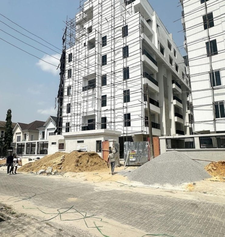 A 5 bedroom penthouse apartment in lekki phase 1 for sale, lagos price N420M 001