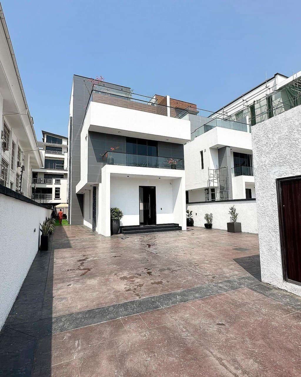 Luxurious 5-Bedroom Duplex in Banana Island, Ikoyi, Lagos (Fully Furnished Detached Duplex in Lagos) 001