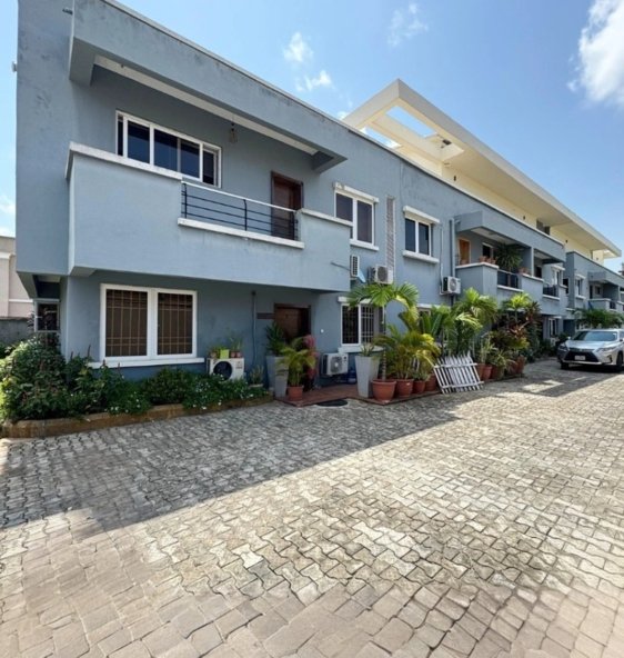 2 BEDROOM PENTHOUSE FOR RENT COMING UNFURNISHED Location Ikoyi Lagos 🇳🇬Rent ₦25m per annum Other Charges Agency 10 Legal 10 Caution 10 Service Charge ₦258k per month Pay as you go 01